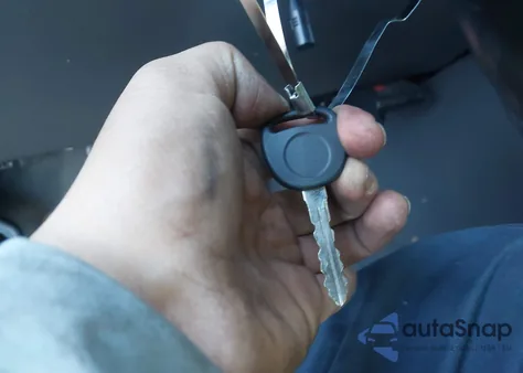 2004 Chevrolet Avalanche 2500 из США, поврежденный, VIN 3GNGK22G64G309401